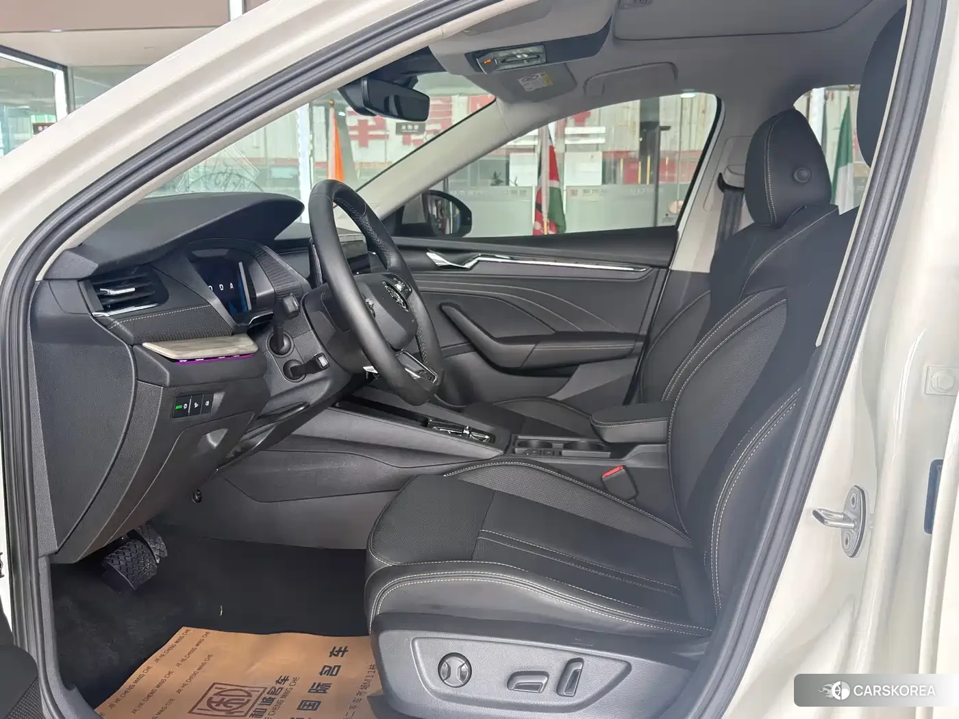 Skoda Octavia 2023 Белый из Китая, фото 3
