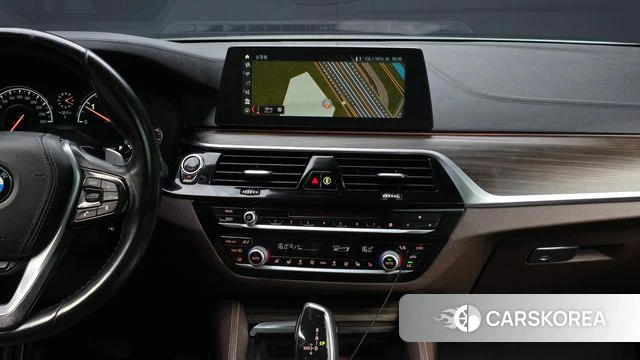 BMW 5 Series (G30) 2018 Белый из Кореи, фото 3