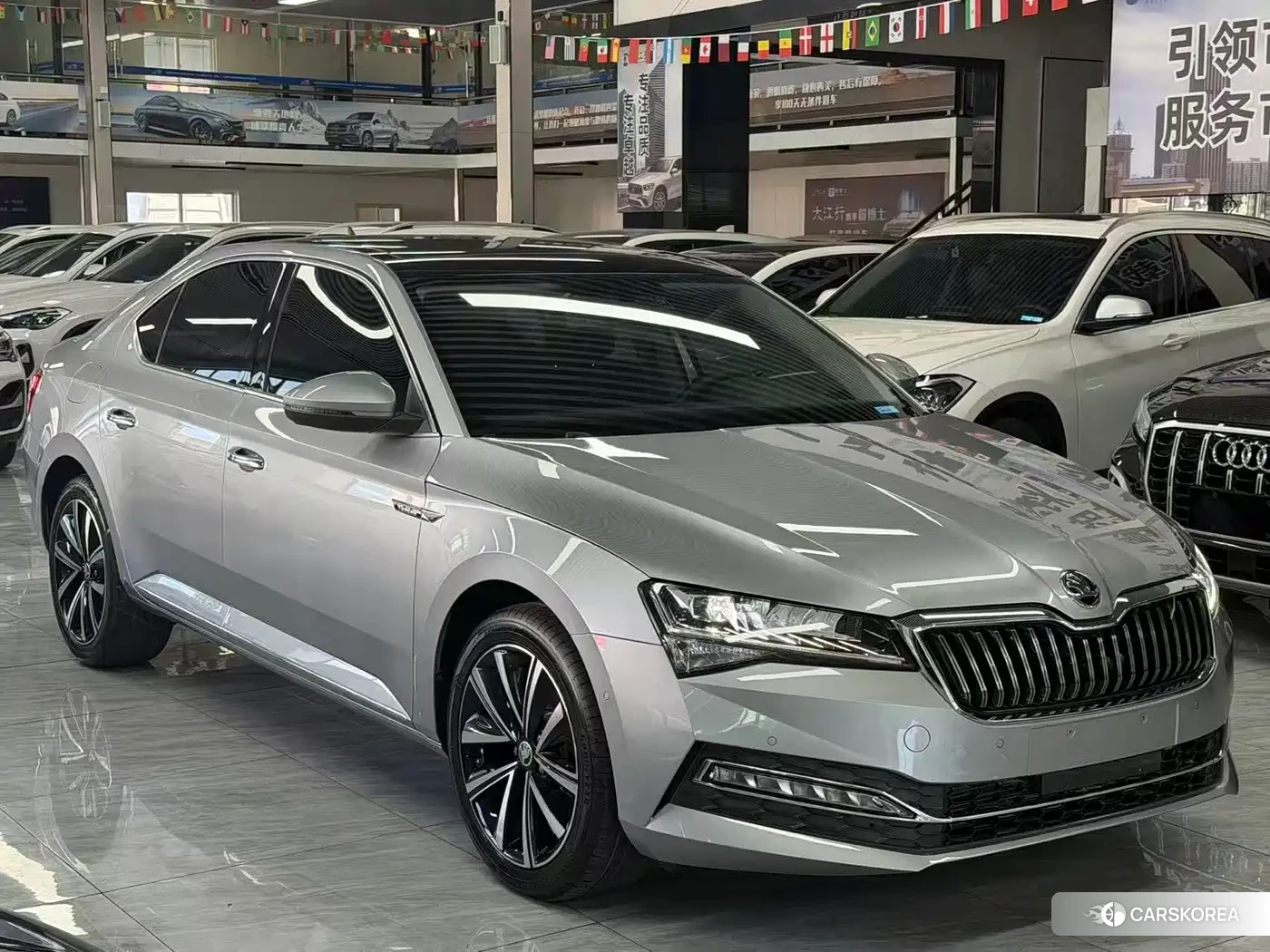 Skoda Superb 2023 Silver/gray из Китая, фото 3