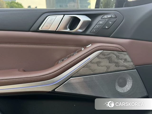BMW X7 2021 Черный из Китая, фото 3