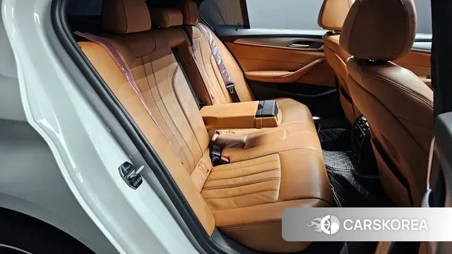 BMW 5 Series (G30) 2018 Белый из Кореи, фото 3