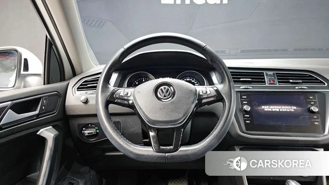 Volkswagen Tiguan second Generation 2020 Белый из Кореи, фото 3