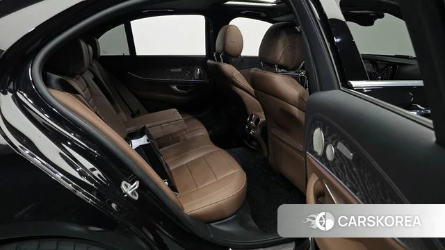 Mercedes-Benz E-Class W213 2023 Черный из Кореи, фото 3