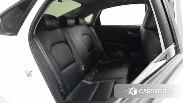 Kia The New K3 2nd generation 2023 Белый из Кореи, фото 3