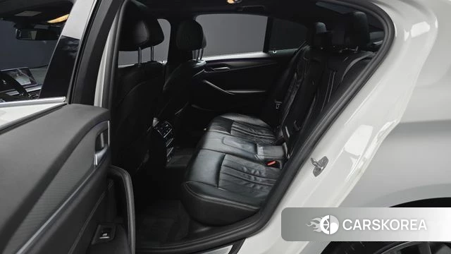 BMW 5 Series (G30) 2018 Белый из Кореи, фото 3