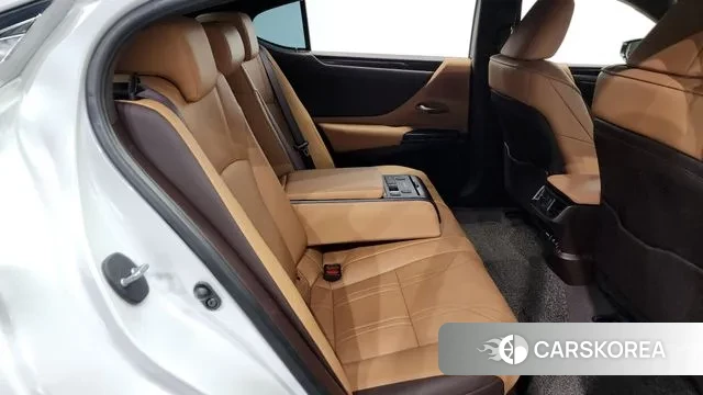 Lexus ES300h 7th generation 2020 Белый из Кореи, фото 3