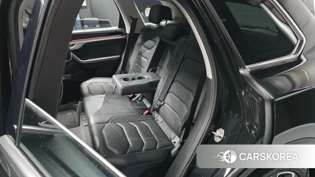 Volkswagen Touareg 3rd generation 2024 Черный из Кореи, фото 3