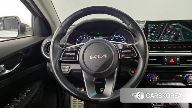 Kia The New K3 2nd generation 2024 Белый из Кореи, фото 3