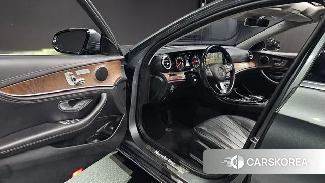 Mercedes-Benz E-Class W213 2018 Серый из Кореи, фото 3