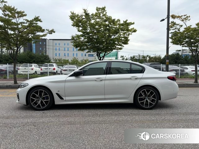 BMW 5 Series (G30) 2023 Белый из Кореи, фото 3