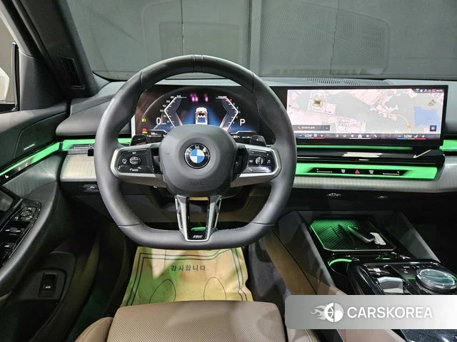 BMW 5 Series (G60) 2025 Белый из Кореи, фото 3
