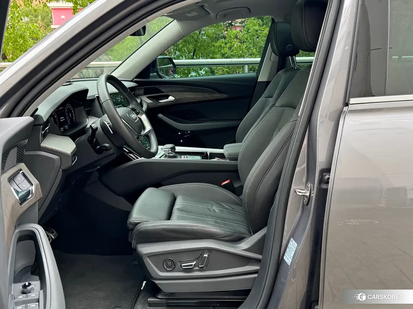 Audi Q6 2023 Silver/gray из Китая, фото 3