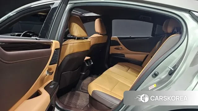 Lexus ES300h 7th generation 2019 Серебристо-серый из Кореи, фото 3