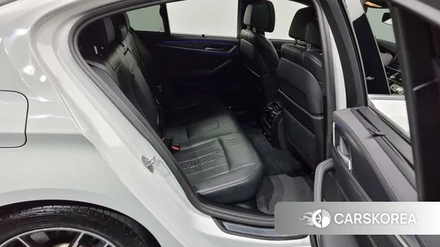 BMW 5 Series (G30) 2022 Белый из Кореи, фото 3