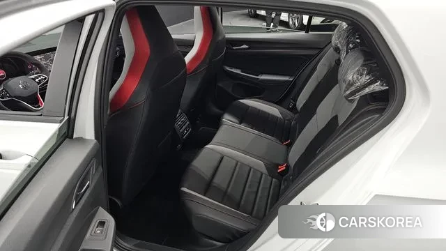 Volkswagen Golf 8th Generation 2024 Белый из Кореи, фото 3