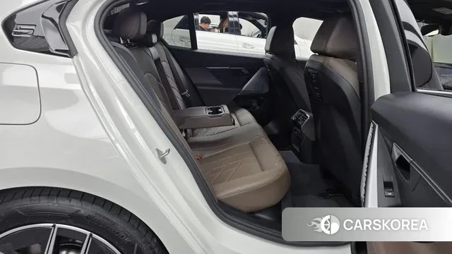 BMW 5 Series (G60) 2025 Белый из Кореи, фото 3