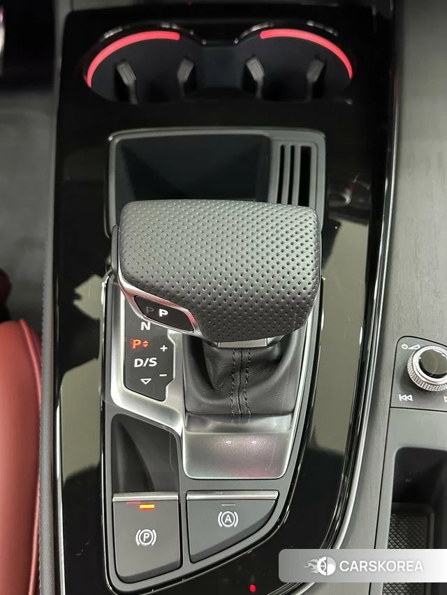 Audi A4L 2024 Темно-серый из Китая, фото 3