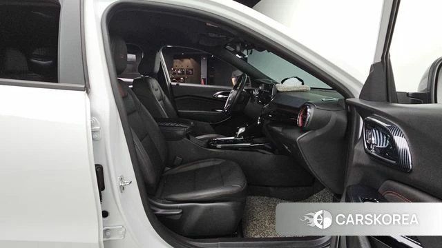 Chevrolet (GM Daewoo) Trax Crossover 2024 Белый из Кореи, фото 3