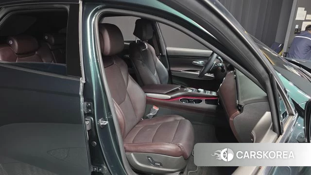 Genesis GV70 2023 Зеленый из Кореи, фото 3