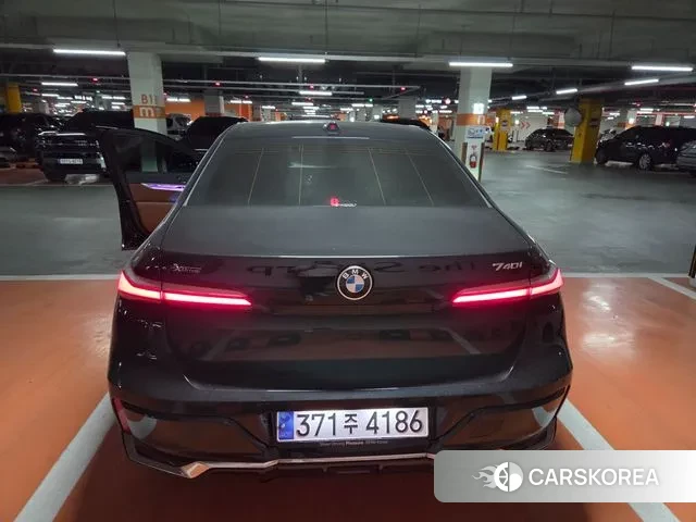 BMW 7 Series (G70) 2023 Черный из Кореи, фото 3