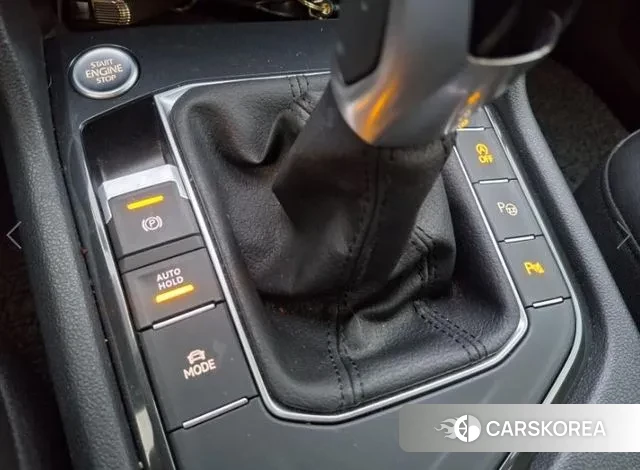 Volkswagen Tiguan second Generation 2024 Белый из Кореи, фото 3