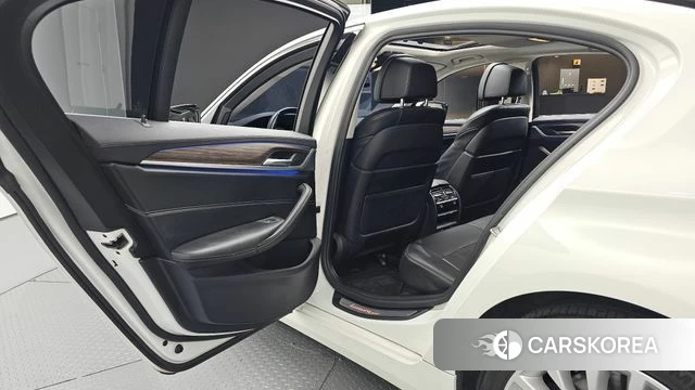BMW 5 Series (G30) 2018 Белый из Кореи, фото 3