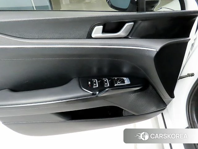 Kia The New K5 3rd generation 2023 Белый из Кореи, фото 3