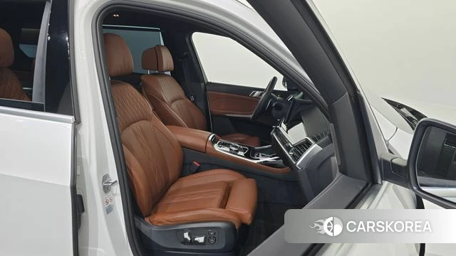 BMW X7 (G07) 2024 Белый из Кореи, фото 3