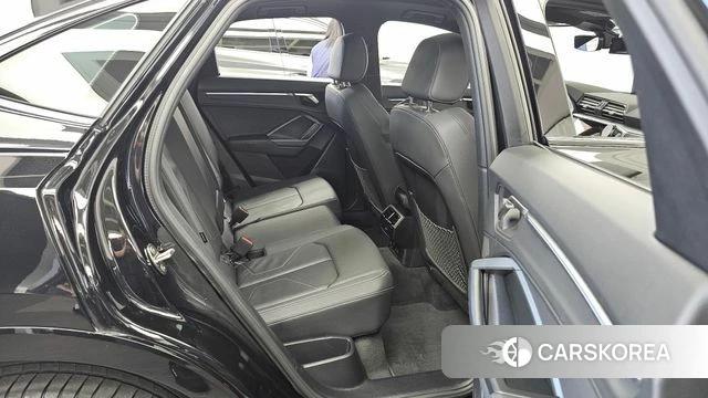 Audi Q3 (F3) 2022 Черный из Кореи, фото 3
