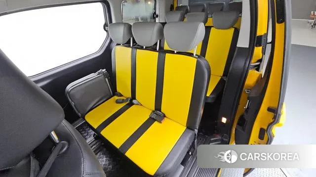 Hyundai Staria 2024 Желтый из Кореи, фото 3