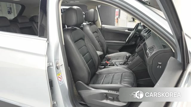 Volkswagen Tiguan second Generation 2018 Серебристо-серый из Кореи, фото 3
