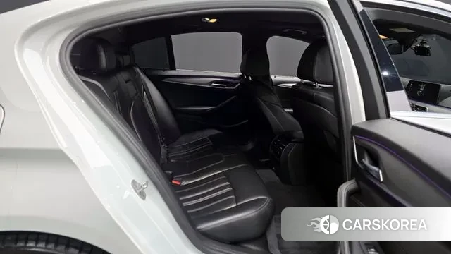 BMW 5 Series (G30) 2018 Белый из Кореи, фото 3