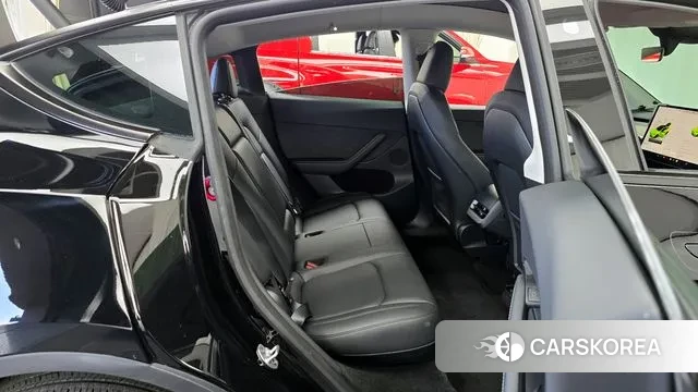 Tesla Model Y 2024 Черный из Кореи, фото 3