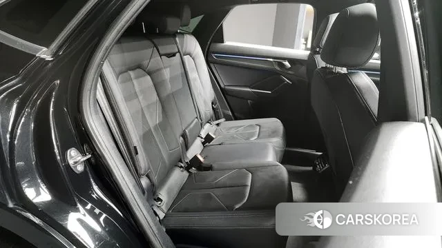 Audi Q3 (F3) 2022 Черный из Кореи, фото 3