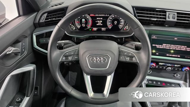 Audi Q3 (F3) 2022 Белый из Кореи, фото 3