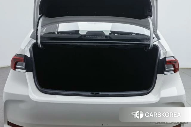 Toyota Corolla 2023 Белый из Китая, фото 3