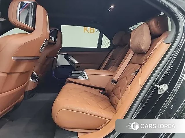 BMW 7 Series (G70) 2025 Черный из Кореи, фото 3