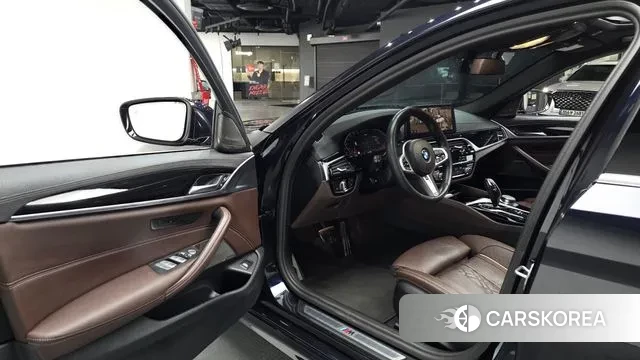 BMW 5 Series (G30) 2022 Черный из Кореи, фото 3