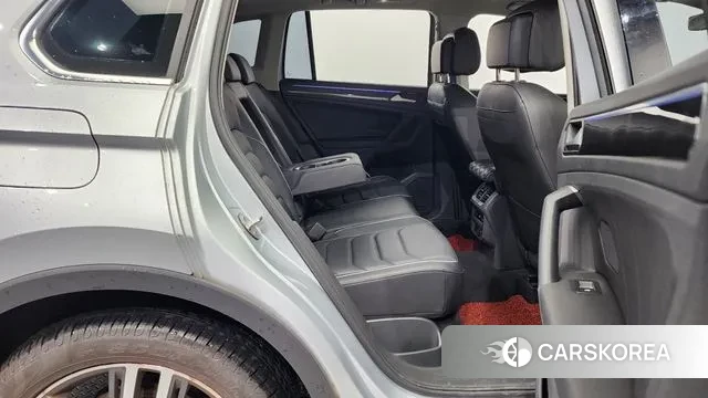 Volkswagen Tiguan second Generation 2023 Серебряный из Кореи, фото 3