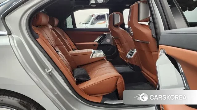 BMW i7 (G70) 2023 Серебряный из Кореи, фото 3