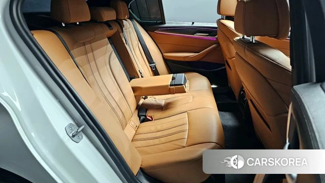 BMW 5 Series (G30) 2023 Белый из Кореи, фото 3