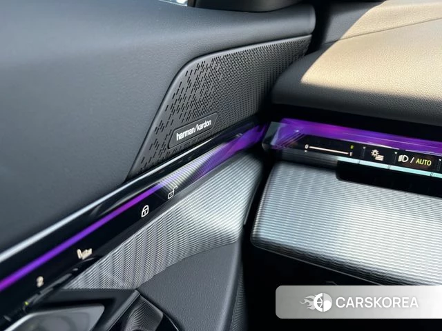 BMW 5 Series (G60) 2025 Небесно-голубой из Кореи, фото 3