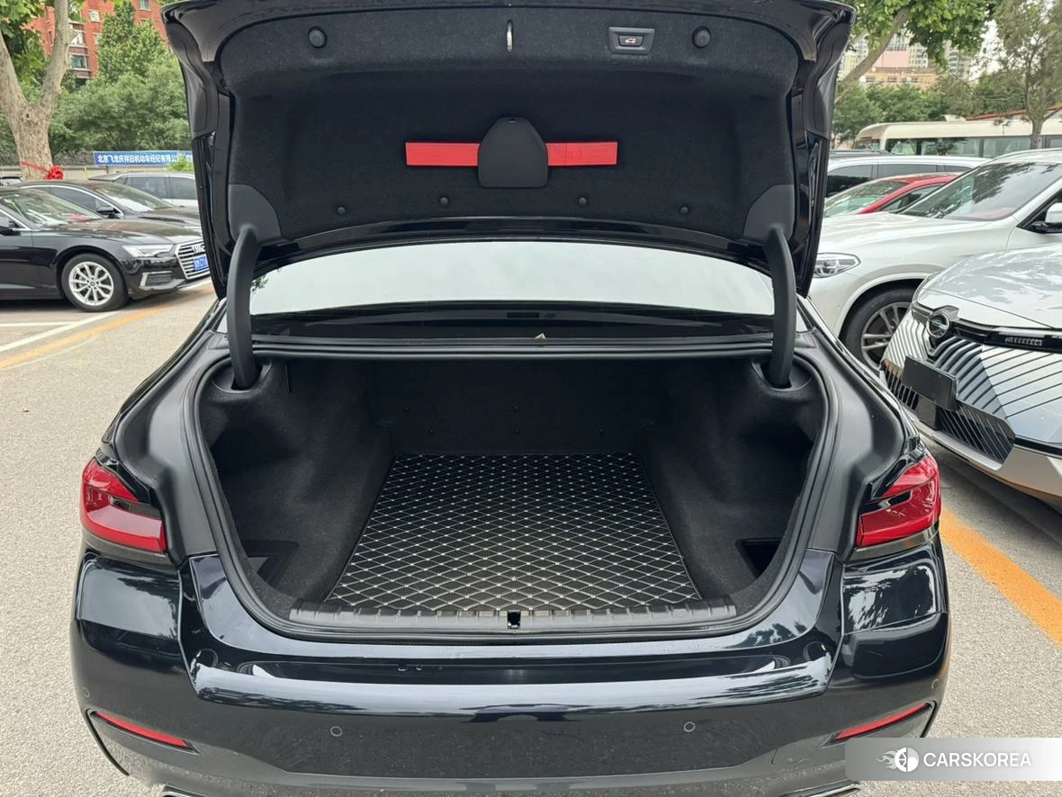 BMW 5 series 2020 Черный из Китая, фото 3