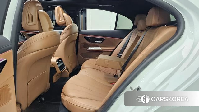 Mercedes-Benz E-Class W214 2024 Белый из Кореи, фото 3