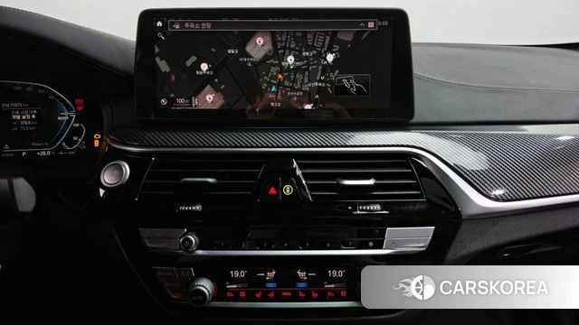 BMW 5 Series (G30) 2021 Серебристо-серый из Кореи, фото 3