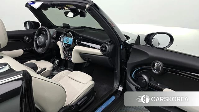Mini Cooper S Convertible 2023 Черный из Кореи, фото 3