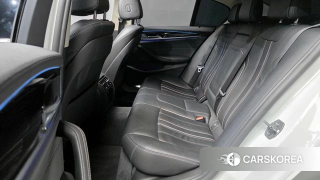 BMW 5 Series (G30) 2018 Белый из Кореи, фото 3