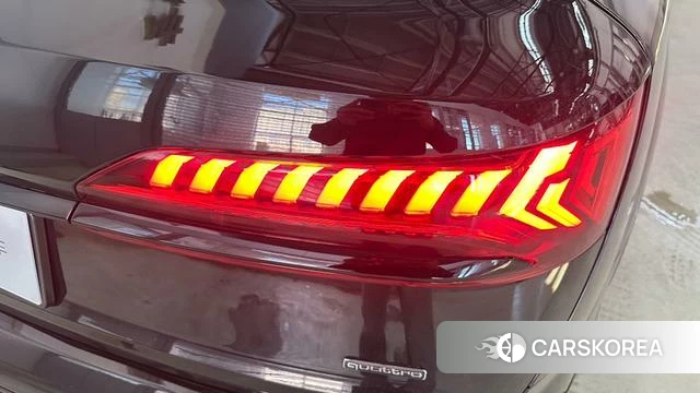 Audi Q7 2024 Черный из Китая, фото 3