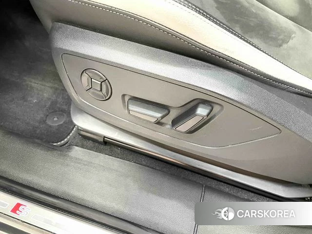 Audi Q3 2022 Серебристо-серый из Китая, фото 3