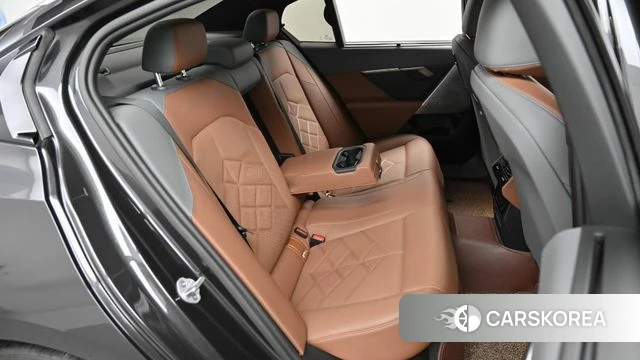 BMW 5 Series (G60) 2023 Серый из Кореи, фото 3